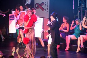 Vanessa Williams and Euan Morton with The Best Game in Town Performers @ BroadwayWorld Vanessa Williams and Euan Morton with The Best Game in Town Performers Photo