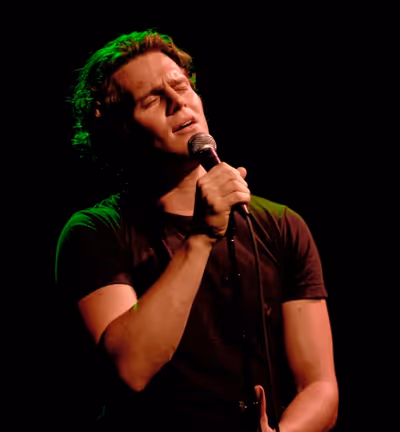 Jonathan Groff Photo
