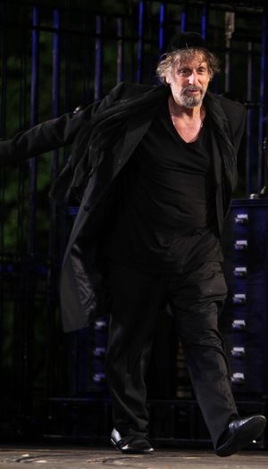 Al Pacino with MERCHANT Cast @ BroadwayWorld Al Pacino with MERCHANT Cast Photo