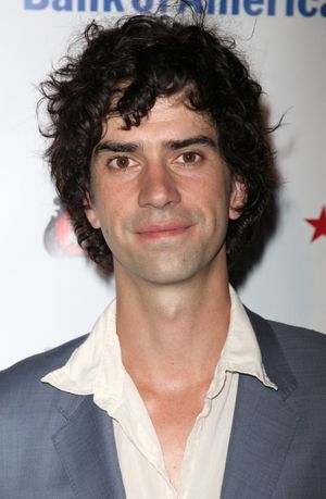 Hamish Linklater Photo