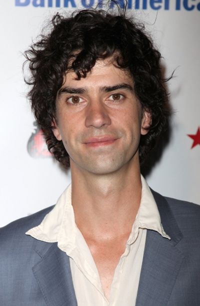 Hamish Linklater Photo