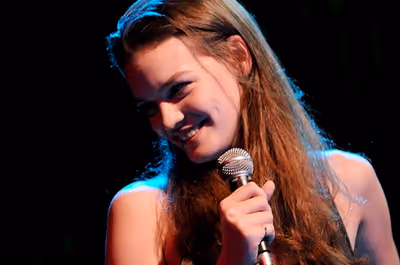 Jennifer Damiano Photo