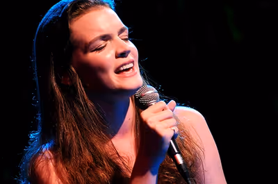 Jennifer Damiano Photo