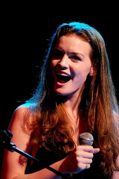 Jennifer Damiano Photo