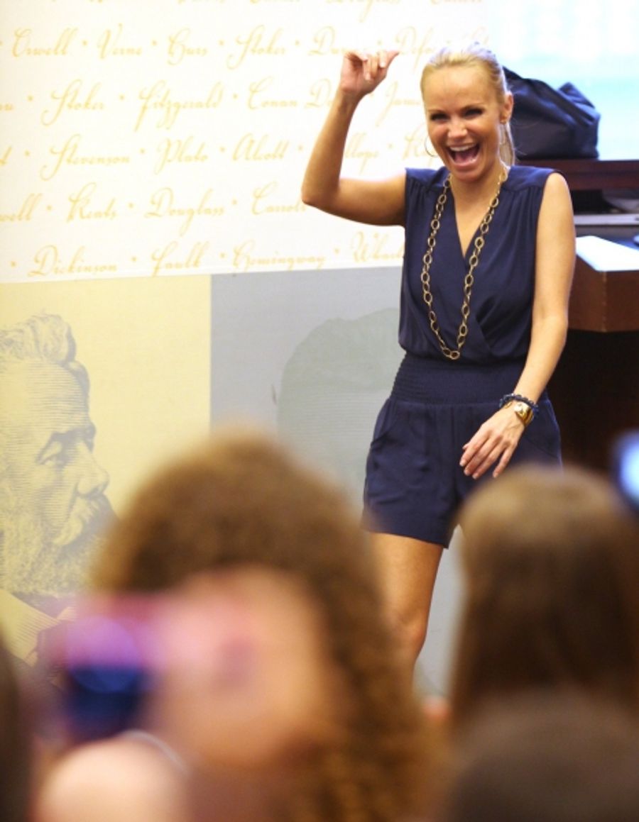 Photo Coverage: PROMISES, PROMISES Celebrates Cast Album Release at Barnes & Noble Image