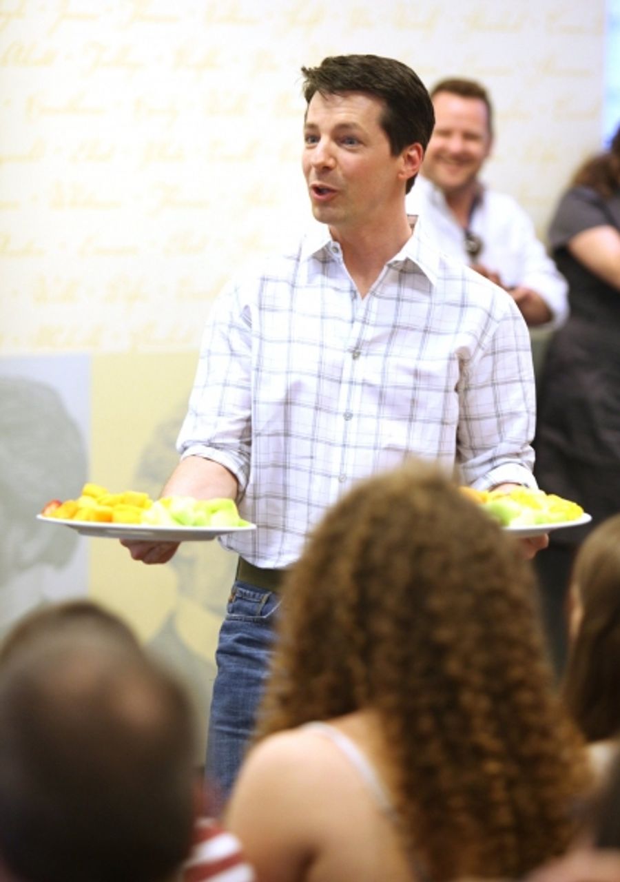 Photo Coverage: PROMISES, PROMISES Celebrates Cast Album Release at Barnes & Noble Image