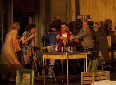 Gretchen Egolf (Blanche DuBois), Stacia Rice (Stella Kowalski), Dario Tangelson (Pabl Photo