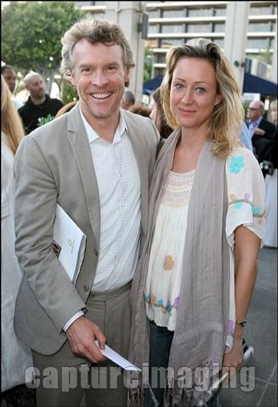 Tate Donovan (L) and Lorien Hawkins  Photo