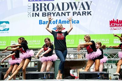 Liz Pearce & the cast of Billy Elliot Photo