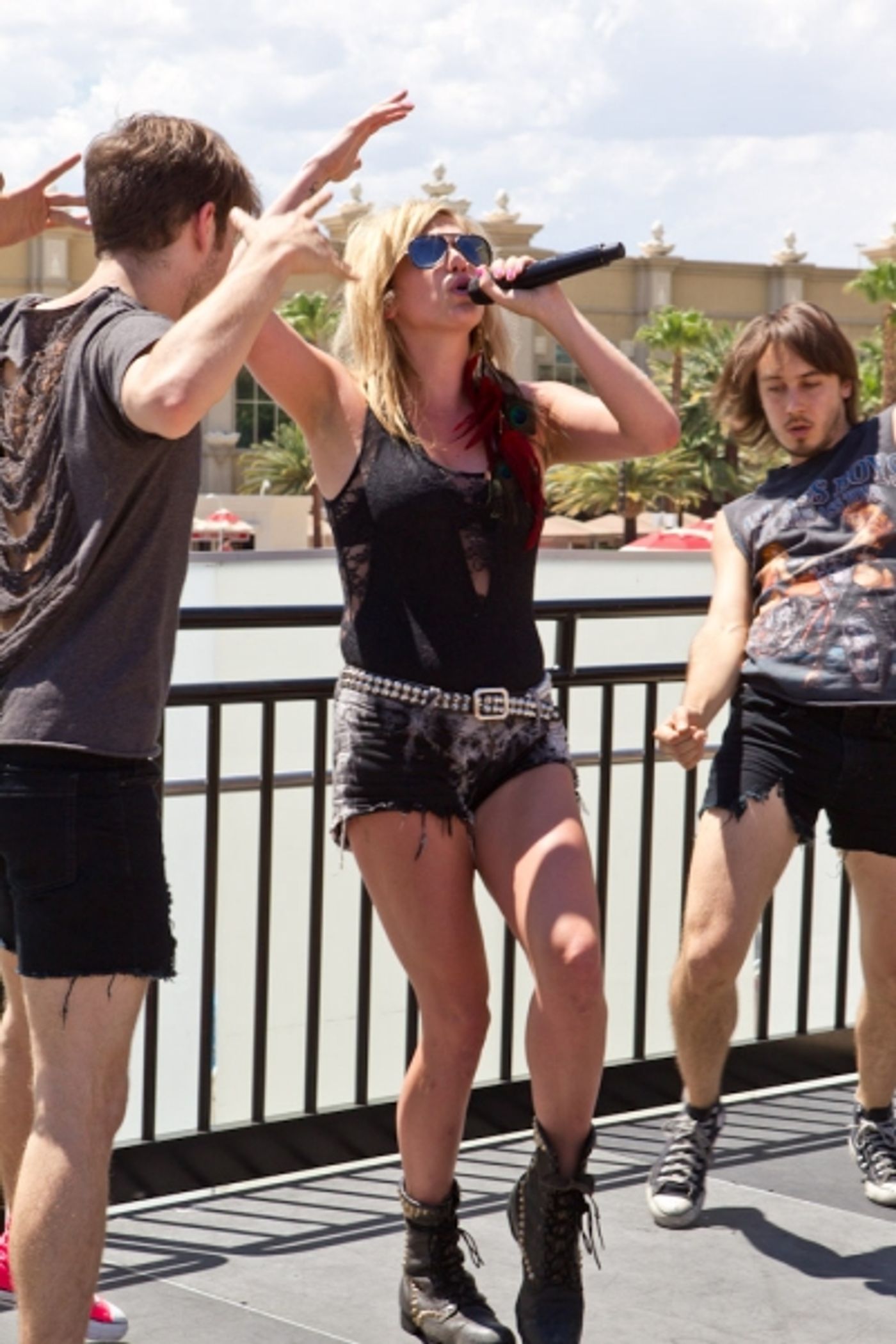 Photo Flash: Ke$ha Takes Over Moorea Beach Club at Mandalay Bay Photo Flash: Ke$ha Takes Over Moorea Beach Club at Mandalay Bay Image