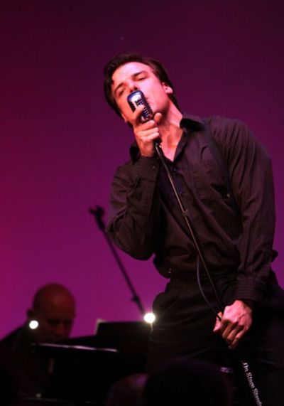 Doug Carpenter performs at Upright Cabaret/La Mirada Theatre Photo
