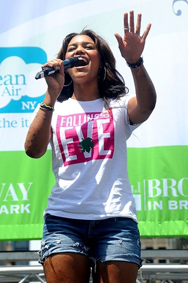 Sasha Sloan (Falling For Eve) Photo