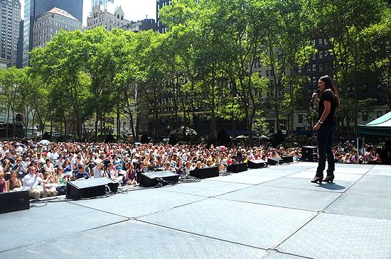 Photos: WICKED, NORMAL, ADDAMS & LION KING Play Broadway In Bryant Park — photo 21 of 49
