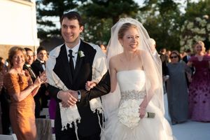 Marc Mezvinsky (L) and Chelsea Clinton @ BroadwayWorld Marc Mezvinsky (L) and Chelsea Clinton Photo