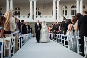 Bill Clinton (L) walks Chelsea Clinton down the aisle  Photo