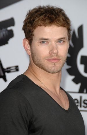 Kellan Lutz Photo