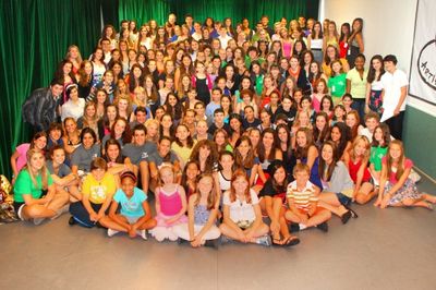 Bebe Neuwirth and the students of Broadway Artists Alliance Photo