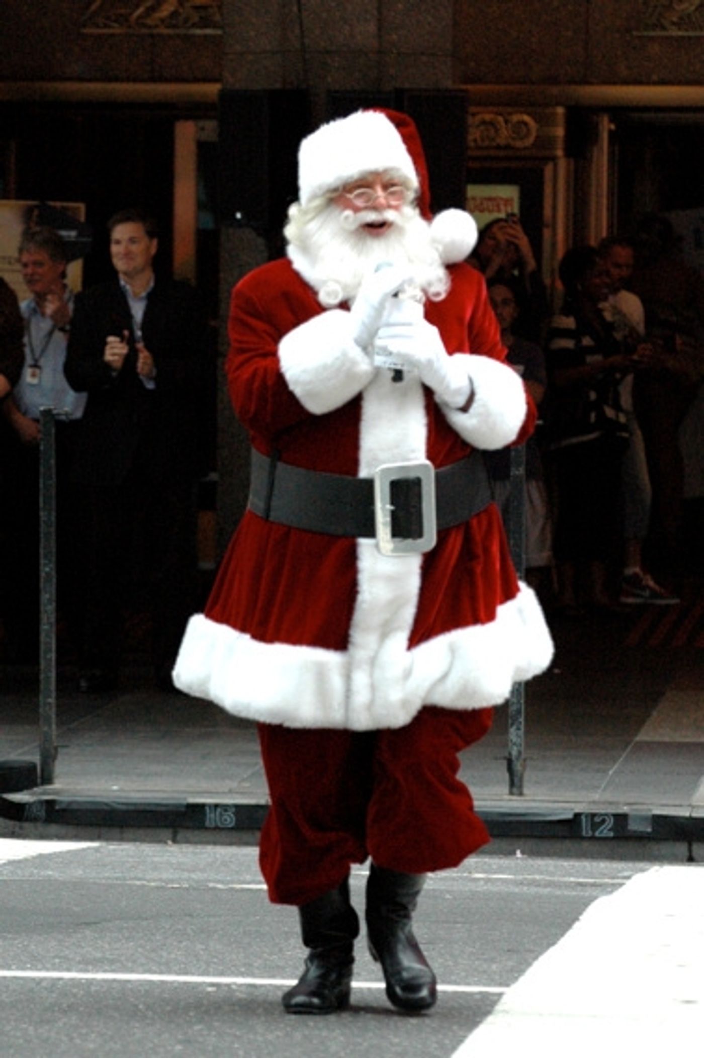 Photo Coverage: Rockettes Kick Off 2010 Radio City Chistmas Spectacular with Nationwide Kickline  Image