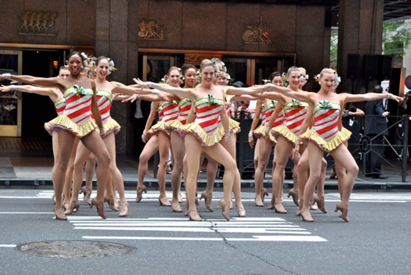 Photo Coverage: Rockettes Kick Off 2010 Radio City Chistmas Spectacular with Nationwide Kickline  Image