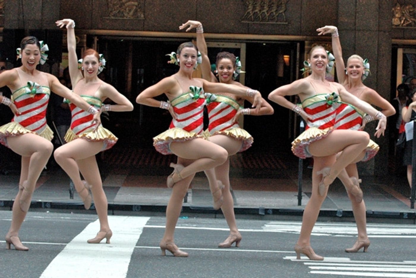 Photo Coverage: Rockettes Kick Off 2010 Radio City Chistmas Spectacular with Nationwide Kickline  Image