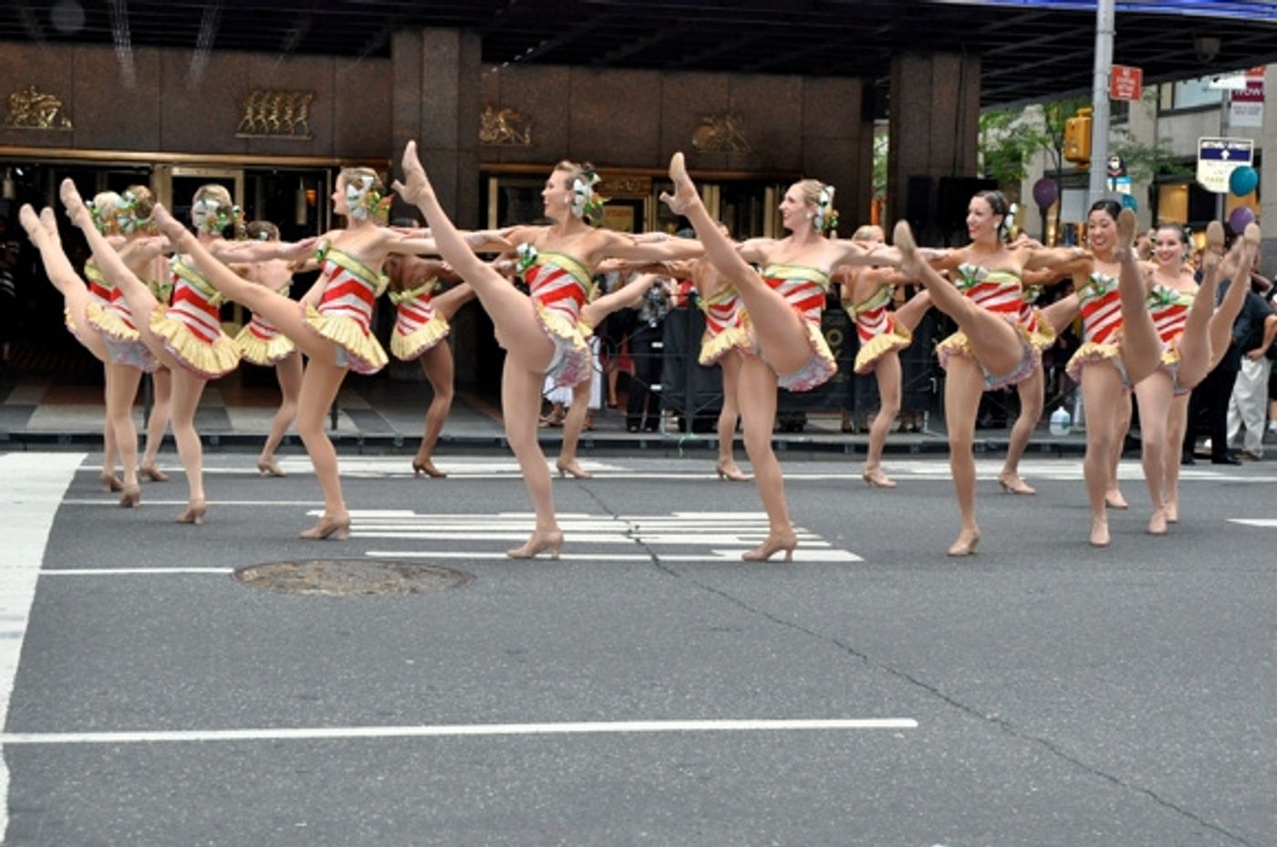 Photo Coverage: Rockettes Kick Off 2010 Radio City Chistmas Spectacular with Nationwide Kickline  Image