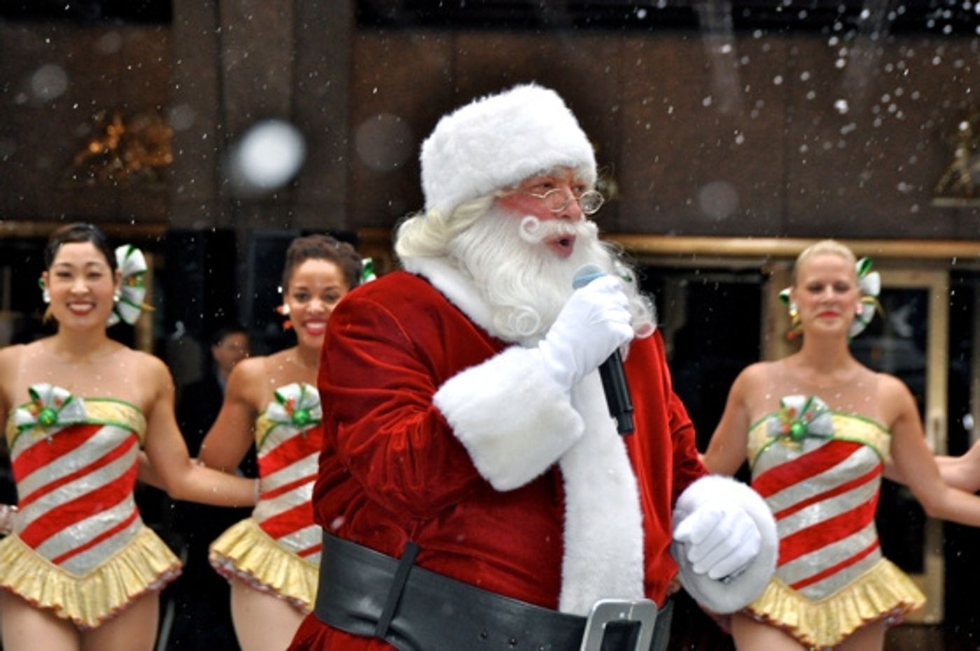 Photo Coverage: Rockettes Kick Off 2010 Radio City Chistmas Spectacular with Nationwide Kickline  Image