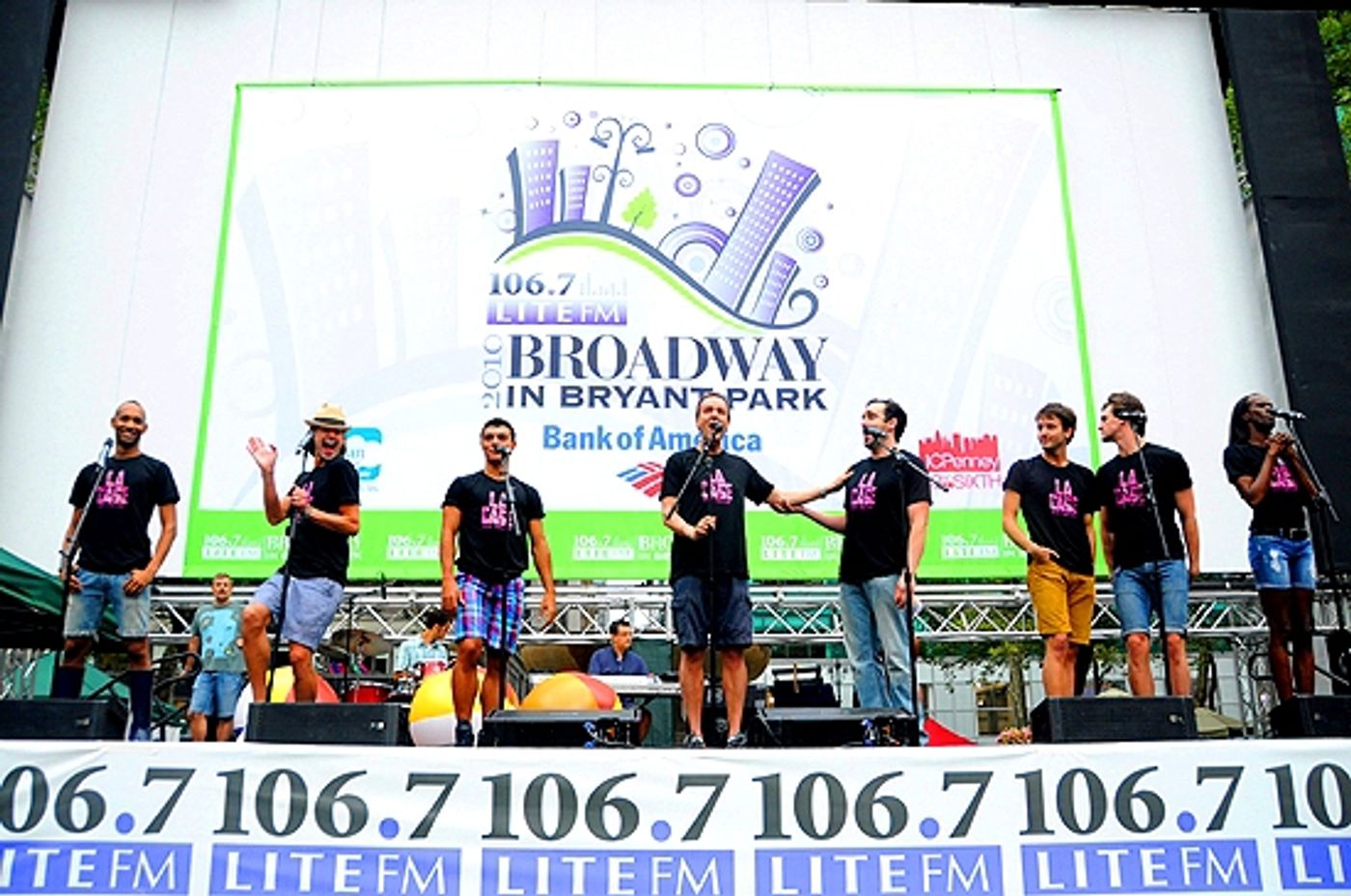 Photo Coverage: LA CAGE, IDIOT, WEST SIDE STORY & More Play Broadway in Bryant Park!  Image
