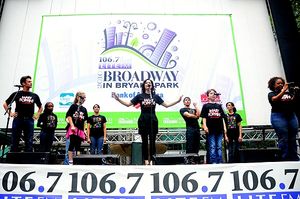 Laura Michelle Kelly and the cast of MARY POPPINS @ BroadwayWorld Laura Michelle Kelly and the cast of MARY POPPINS Photo