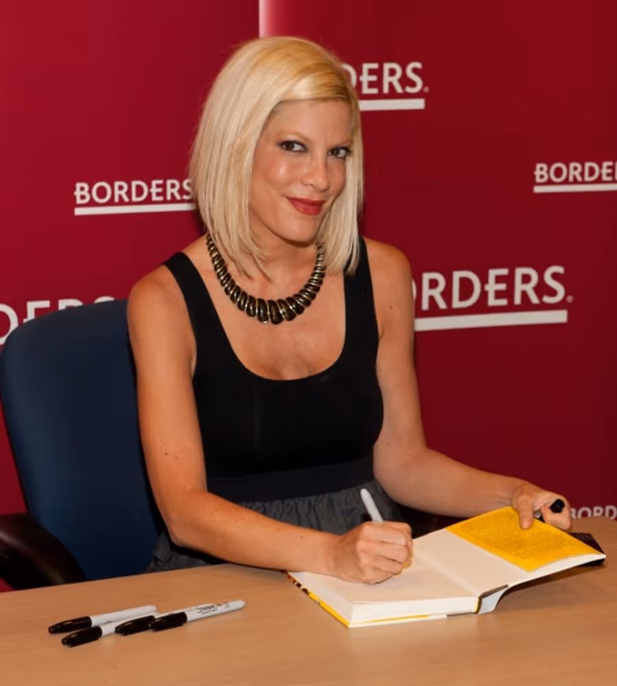 Photo Coverage: Tori Spelling Promotes New Book  Image