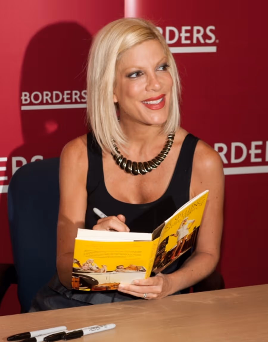 Photo Coverage: Tori Spelling Promotes New Book  Image