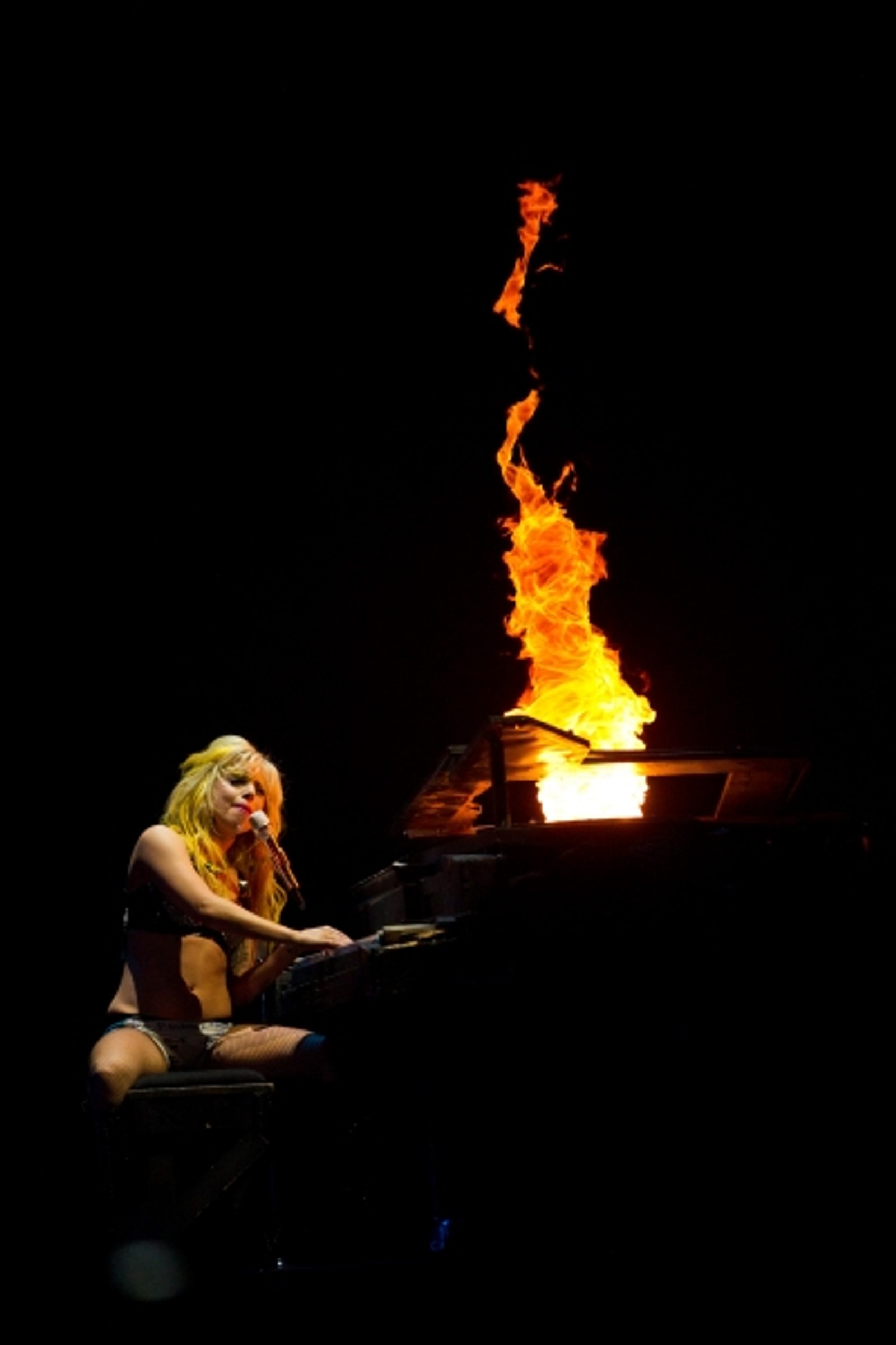 Photo Coverage: Lady Gaga Performs at the MGM Grand — photo 4 of 6