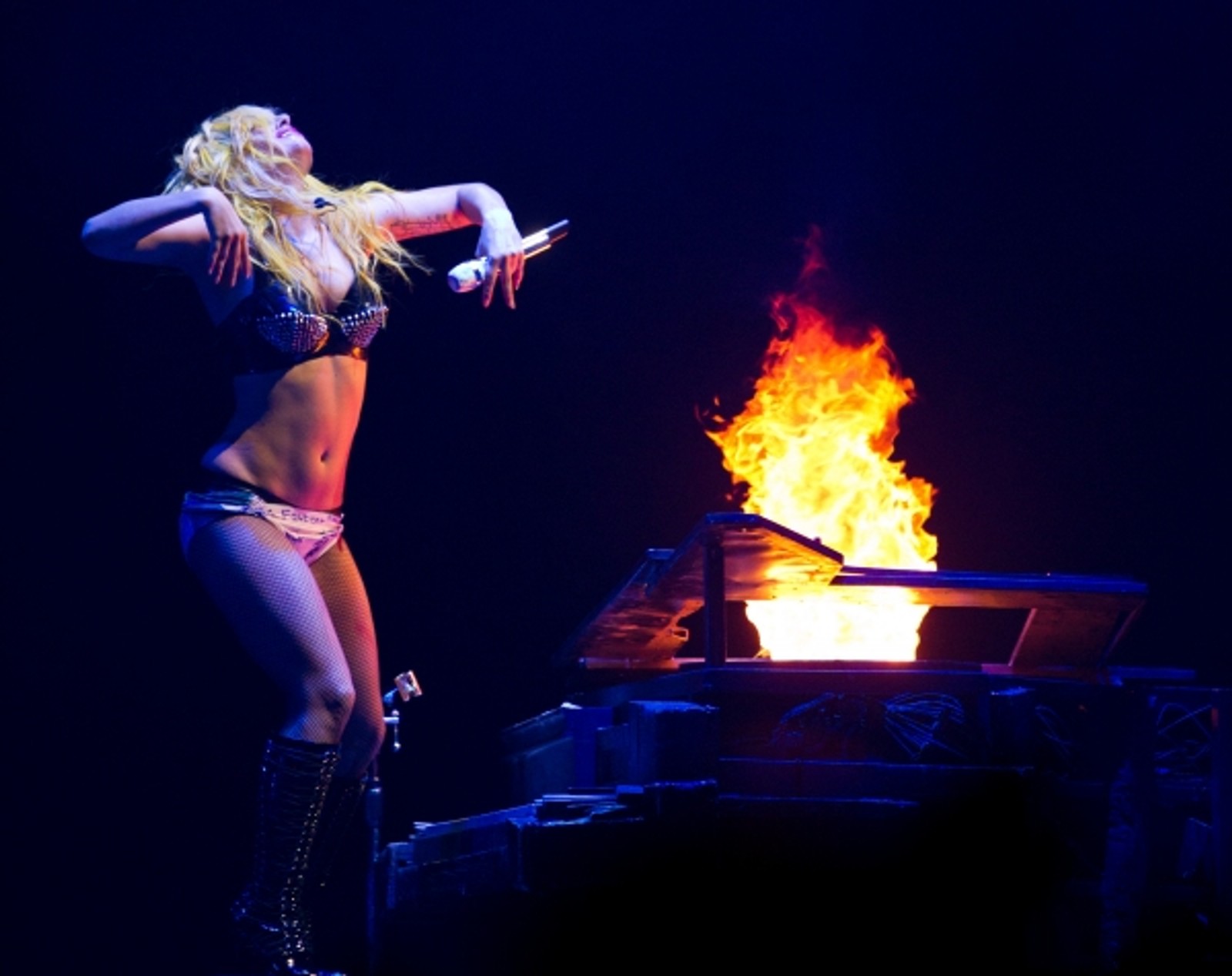 Photo Coverage: Lady Gaga Performs at the MGM Grand — photo 5 of 6