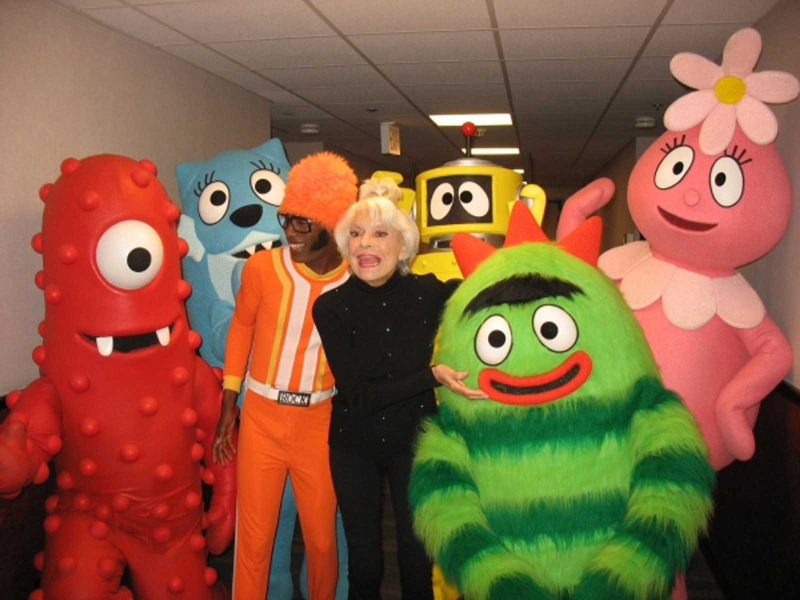 Photo Flash: Carol Channing Meets Yo Gabba Gabba at Good Day LA — photo 1 of 2