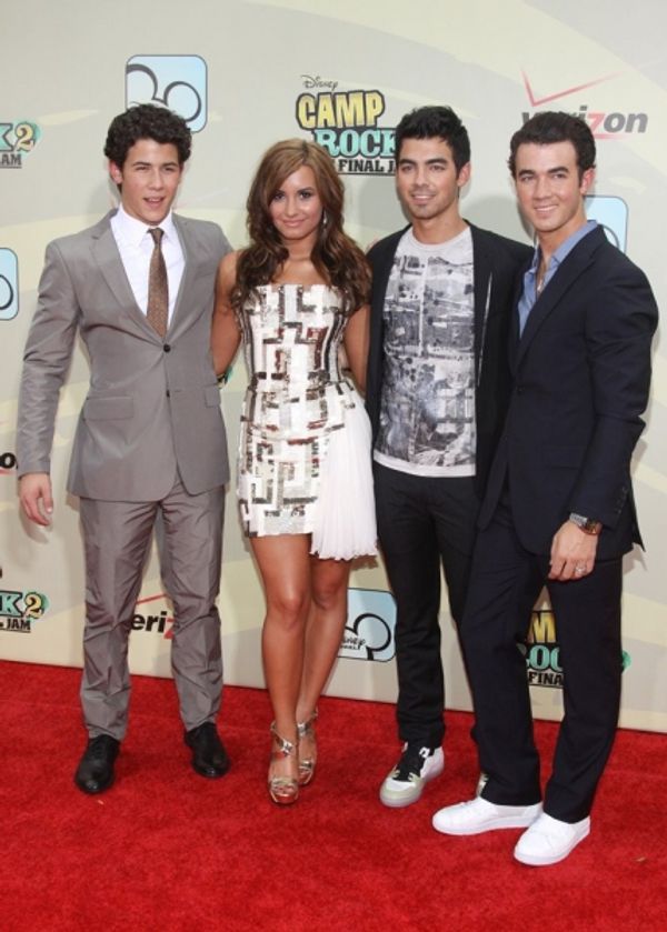 Nick Jonas, Demi Lovato, Joe Jonas and Kevin Jonas Photo