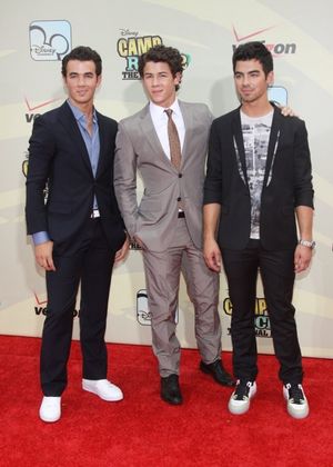  Kavin Jonas, Nick Jonas and Joe Jonas Photo