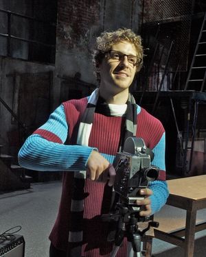 Andy Kelso as Mark Photo