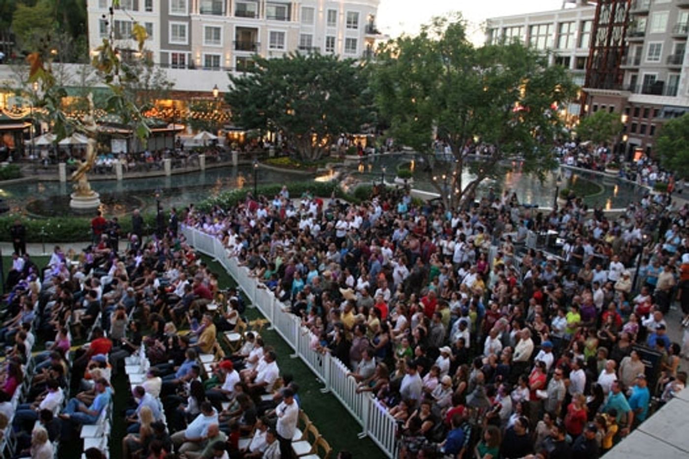 Photo Coverage: Taylor Dayne with Frenchie Davis & Jake Simpson at Summer Concert Series  Image