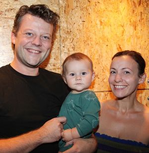 Jeremy Kushnier with his wife and daughter @ BroadwayWorld Jeremy Kushnier with his wife and daughter Photo