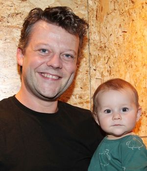 Jeremy Kushnier with his daughter @ BroadwayWorld Jeremy Kushnier with his daughter Photo