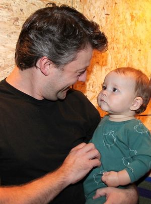 Jeremy Kushnier with his daughter @ BroadwayWorld Jeremy Kushnier with his daughter Photo
