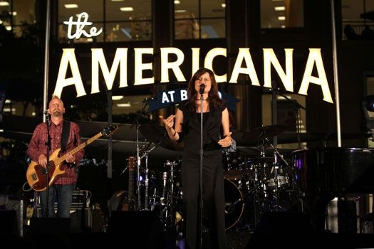 Photo Coverage: Grammy winner Paula Cole with Tyler Hilton & Vintage Trouble at Summer Concert Series — photo 5 of 18