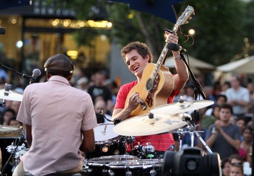 Photo Coverage: Grammy winner Paula Cole with Tyler Hilton & Vintage Trouble at Summer Concert Series — photo 9 of 18
