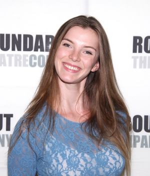 Betty Gilpin Photo