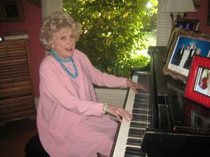 Phyllis Diller at the piano @ BroadwayWorld Phyllis Diller at the piano Photo