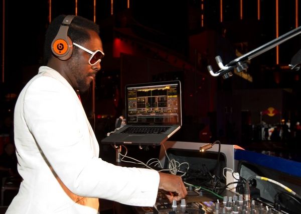 Photo Coverage: Will.I.AM DJ's at Moorea Beach Club at Mandalay Bay — photo 7 of 31