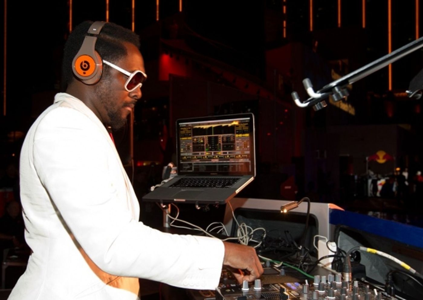 Photo Coverage: Will.I.AM DJ's at Moorea Beach Club at Mandalay Bay  Image
