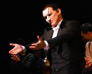 Hugh Panaro Photo