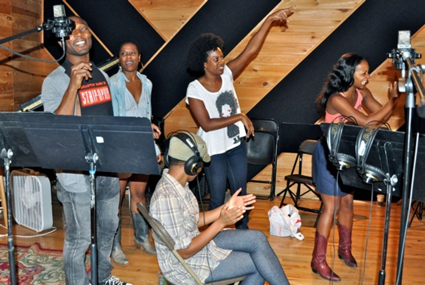 Photo Coverage: MEMPHIS Records for 'Carols For A Cure'  Image