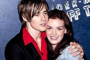 Reeve Carney & Jennifer Damiano
 Photo