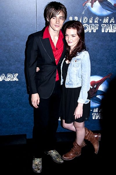 Reeve Carney & Jennifer Damiano
 Photo